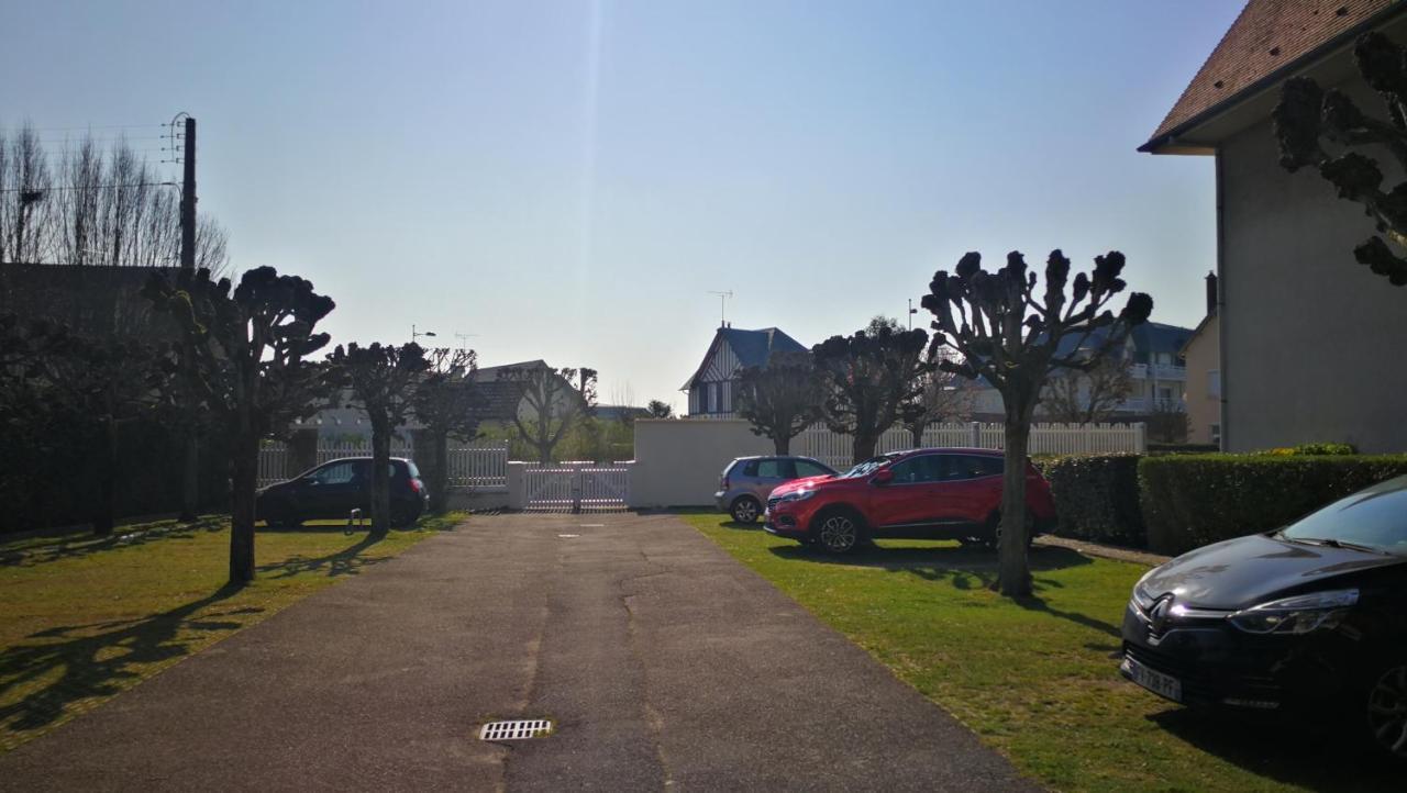 Charmant 2 Pieces A 5 Mn A Pied De La Mer Cabourg Εξωτερικό φωτογραφία